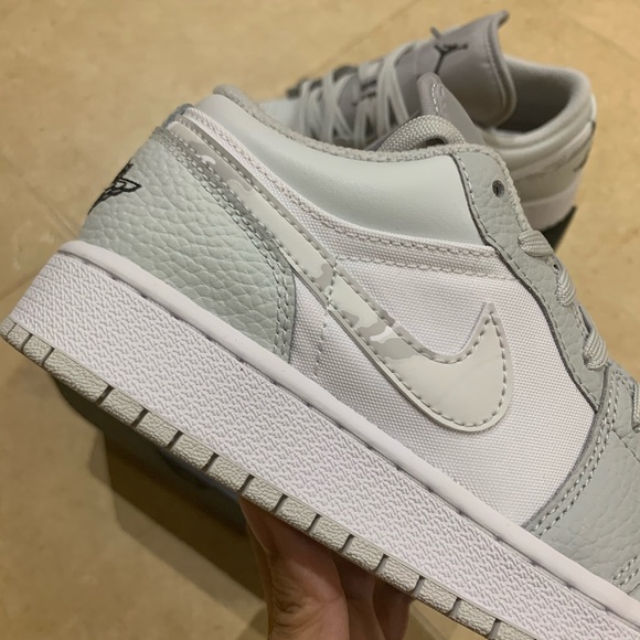 Air Jordan 1 low Dust Grey US 5Y - Picture 2 of 7